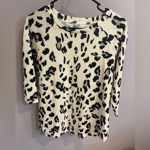 Quarter sleeve leopard print shirt.